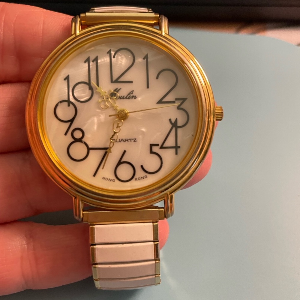 Women Gold and White Quartz Watch Big Numbers